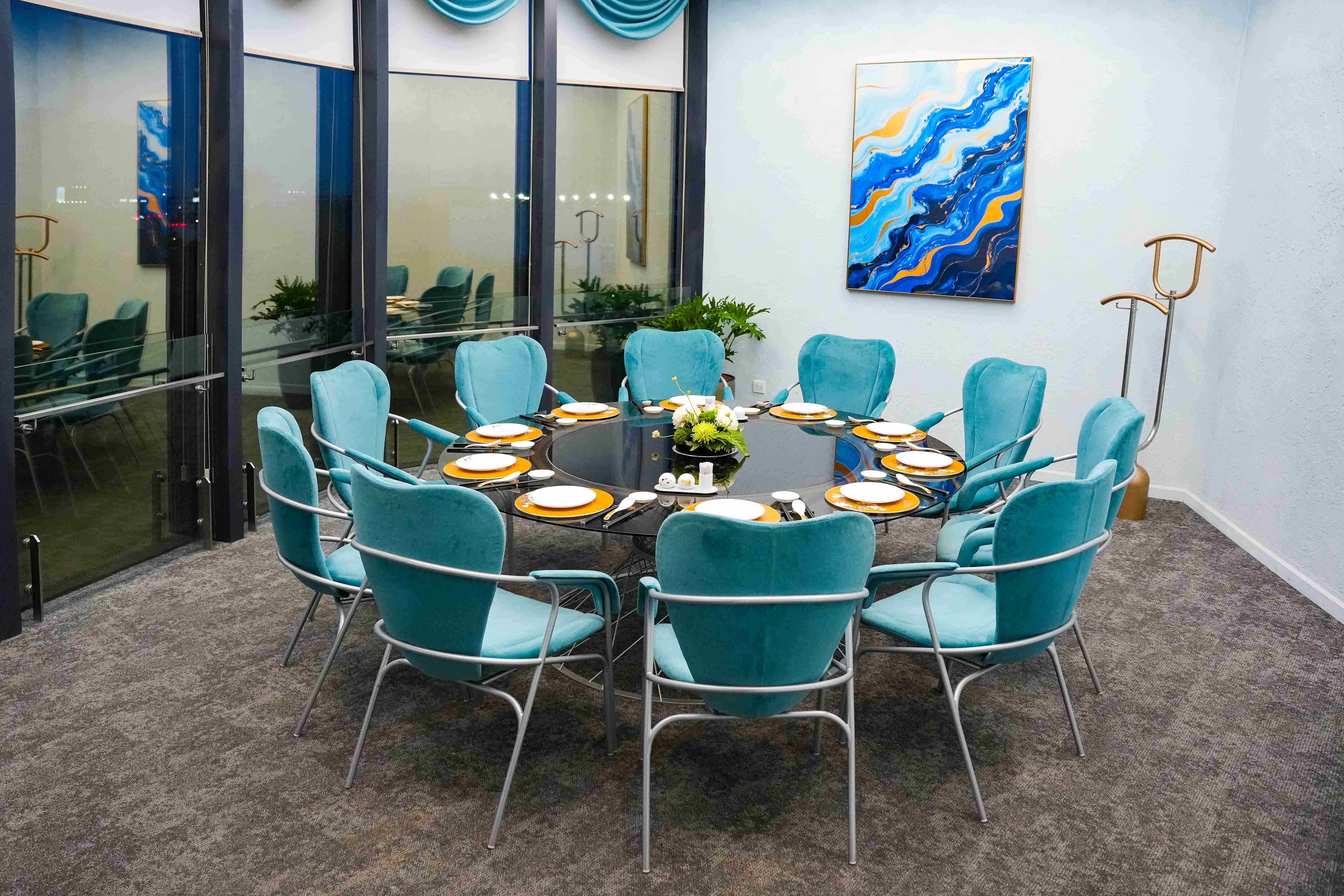 Redjunk_KhongGianNhaHang_Space Intro 2