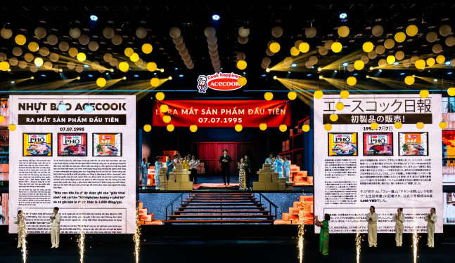 COMPLIMENTARY LARGE-SCALE LED SCREEN EQUIPMENT